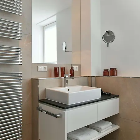 Petersen 6 * וגנרוגה